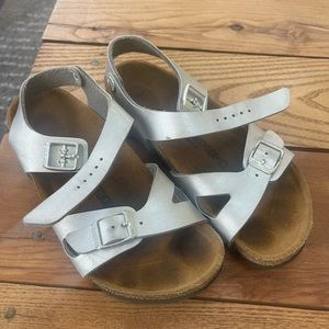 Kids silver birkenstock 32